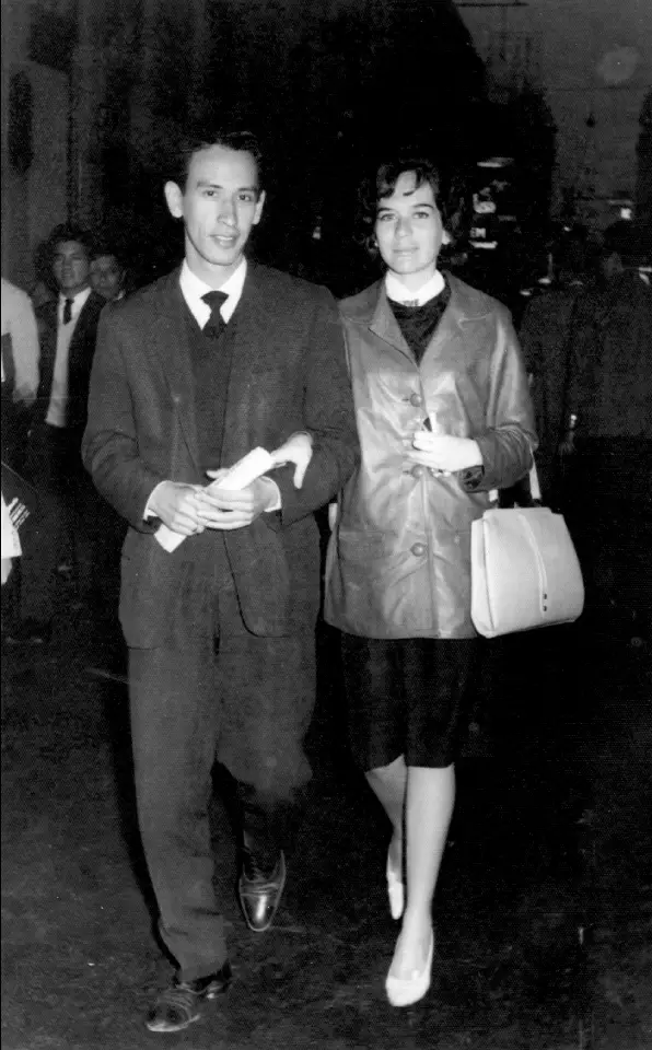 Con su esposa, paseando por el Jirón de la Unión, junio de 1963