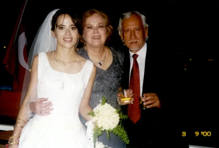 Con su esposa Lúcia, en la boda de su hija Leonil, Estambul, 3 de setiembre de 2000