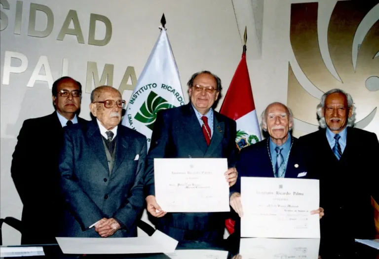 Con Estuardo Núñez y Roberto Reyes, en la Incorporación al Instituto Ricardo Palma de Pedro Luis Barcia, Presidente de la Academia Argentina de Letras y Alfredo Vignolo Maldonado, el 11 de octubre de 2005