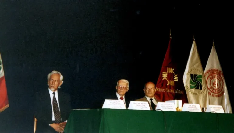 En el homenaje a César Miró en el Museo de la Nación, con Iván Rodríguez Chávez