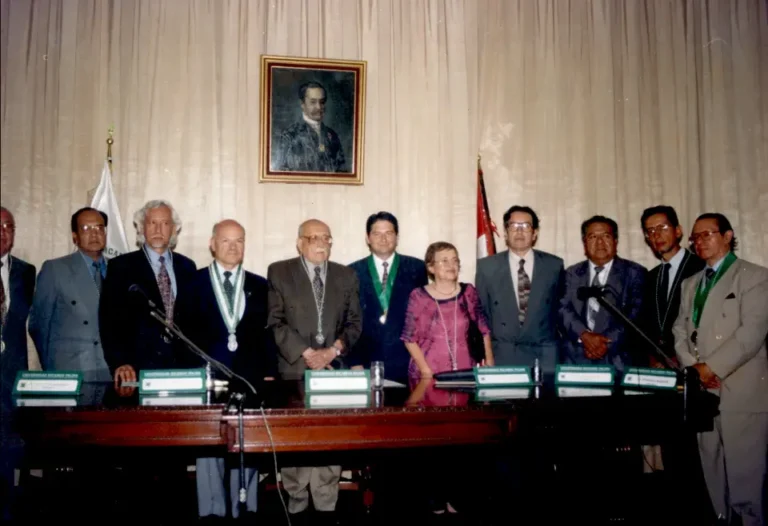 Manuel Pantigoso con Miembros del Instituto Ricardo Palma en la URP