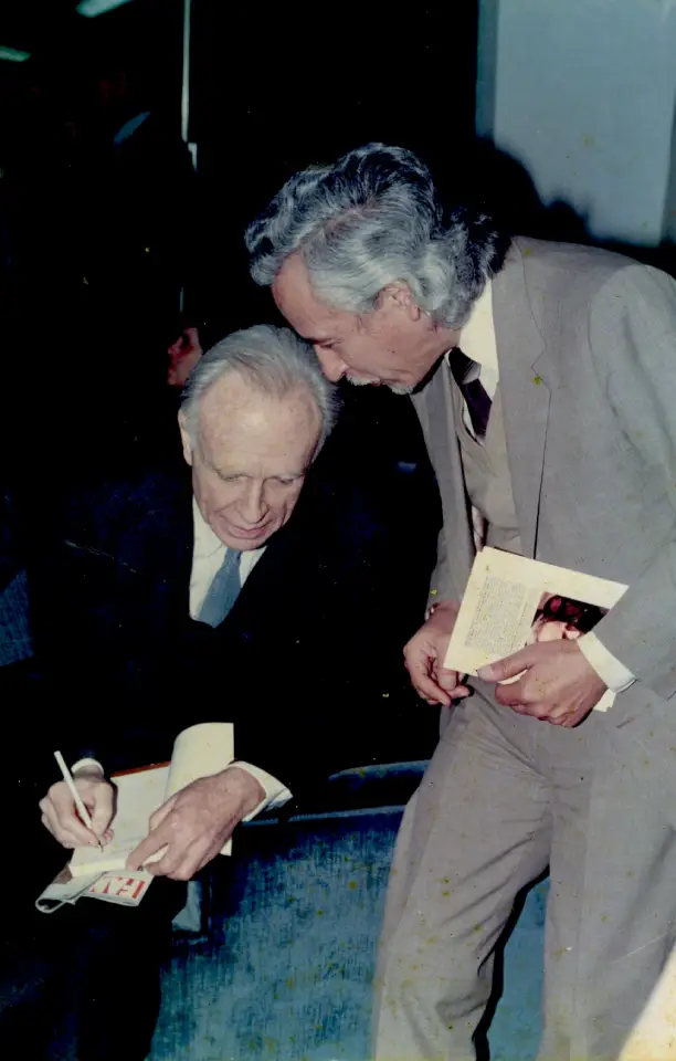 Manuel Pantigoso con Bioy Casares, 1988