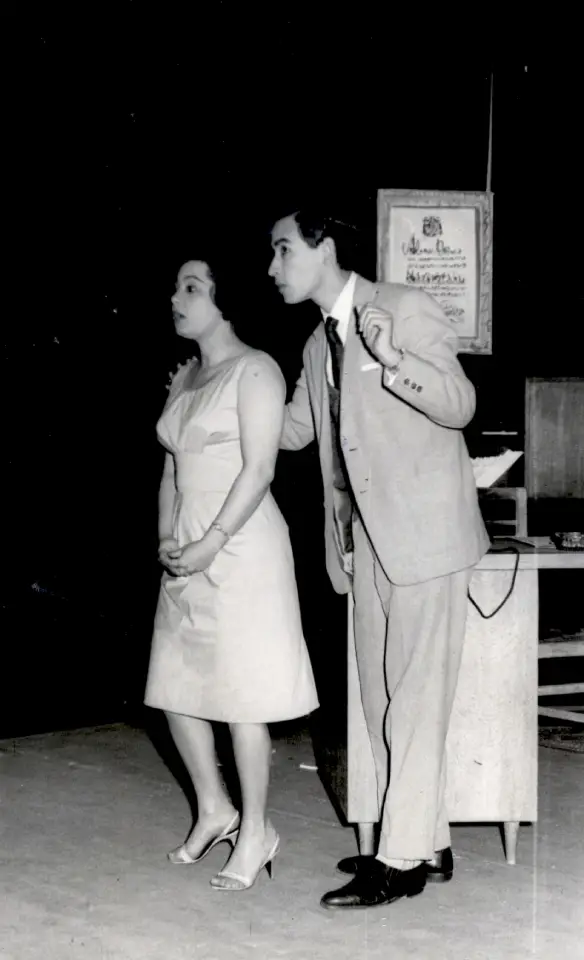 Manuel Pantigoso en la presentación y dirección de la obra “Un cierto Tic-tac”, en el Colegio Mayor Guadalupe, en Madrid, el 10 de marzo de 1962