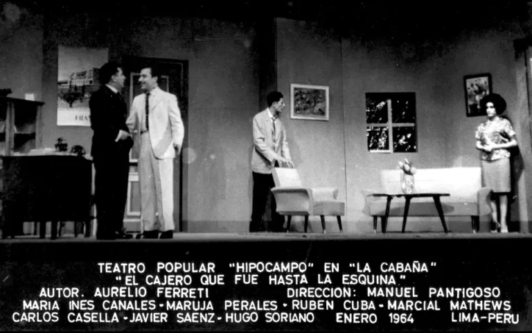 Manuel Pantigoso en la presentación y dirección de la obra “El cajero que fue hasta la esquina”, en enero de 1964, con el grupo “Hipocampo, Teatro Popular”, del cual fue fundador