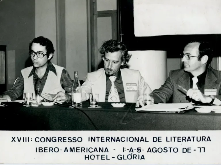 Manuel Pantigoso participando en el XVIII Congreso Internacional de Literatura Iberoamericana, en la Universidad Federal de Río de Janeiro, el 5 de agosto de 1977