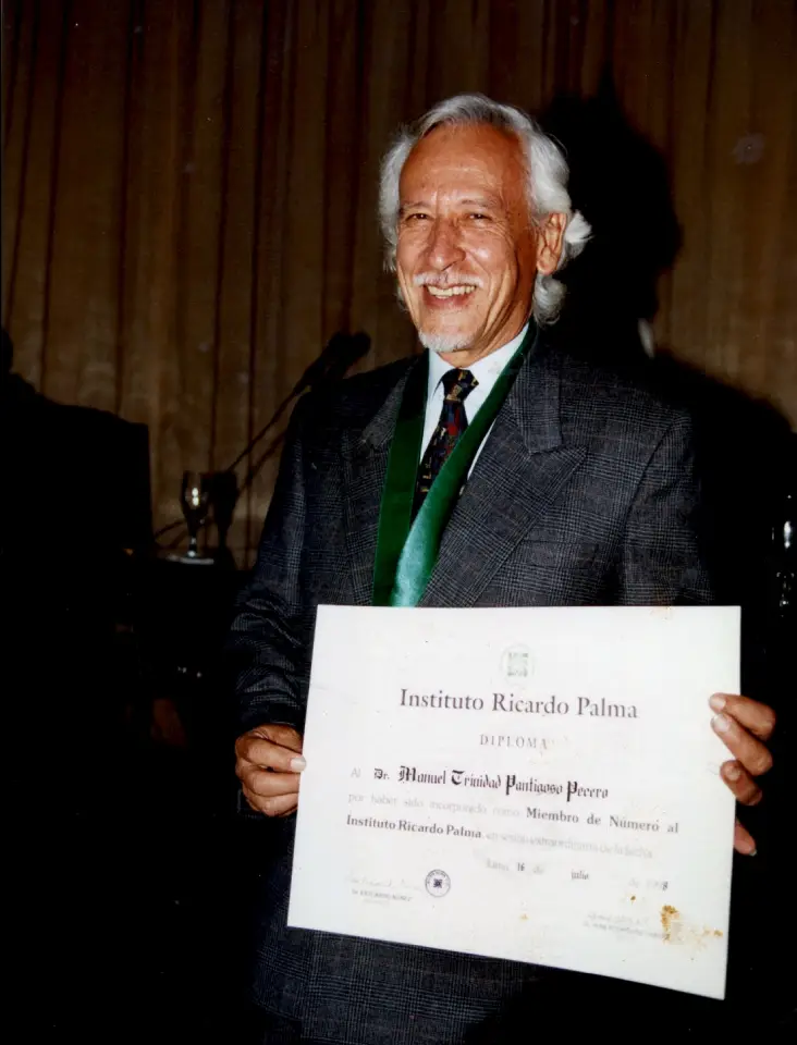 Manuel Pantigoso en el acto de Incorporación como Miembro de Número al Instituto Ricardo Palma, de la Universidad Ricardo Palma, 1998