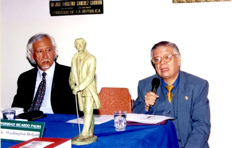 Manuel Pantigoso con Wáshington Delgado, en el Club Departamental La Libertad, durante el Homenaje a César Vallejo, abril de 2004