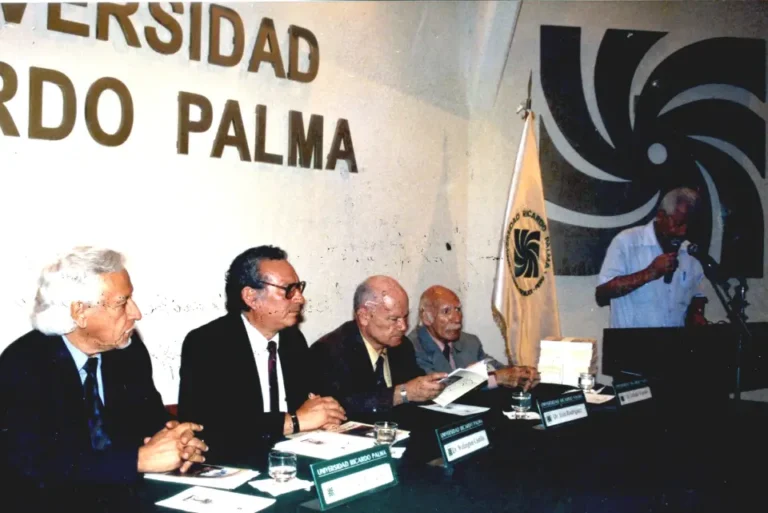 Manuel Pantigoso durante el Encuentro Internacional “Re-Visión de las Tradiciones”, con los escritores Wellington Castillo Sánchez, Iván Rodríguez Chávez y Alfredo Vignolo Maldonado, 2006