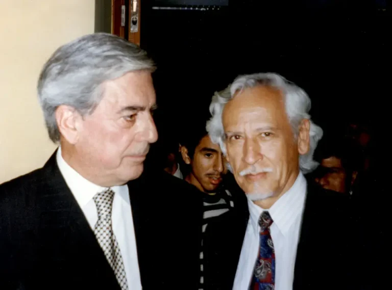 Manuel Pantigoso con Mario Vargas Llosa, 2005