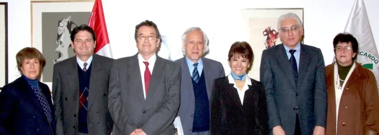 Manuel Pantigoso con Rosa Luz Miranda, Ricardo González Vigil, Marco Martos, Ofelia Lazo, Ricardo Silva Santisteban y Ligia Balarezo