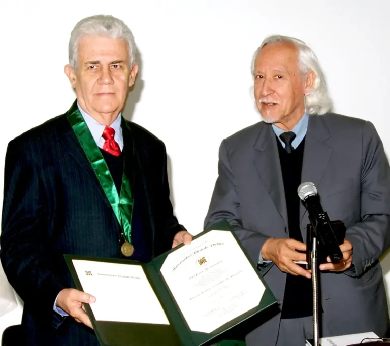 Manuel Pantigoso con el poeta y dramaturgo brasileño Antonio Miranda, 2007